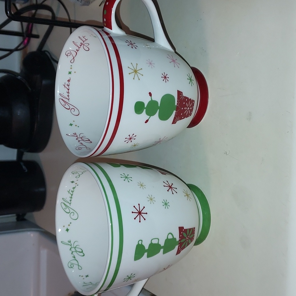Starbucks Holiday Christmas 2006 Coffee Mugs Set Of Two Red & Green 4 1/2"